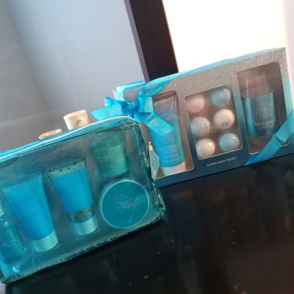 Luxury bath set